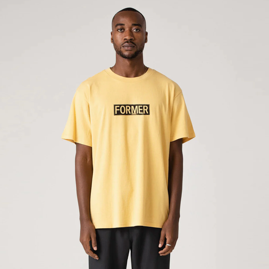 FORMER フォーマー LEGACY PLATE T-SHIRT MUSTARD